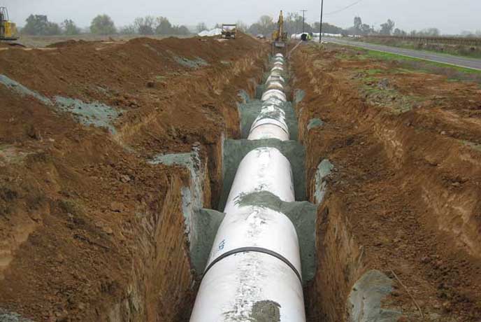Construction pit with massive waterpipe